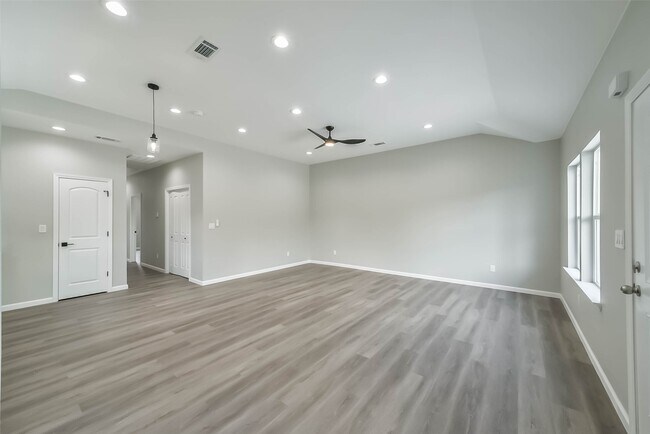 Building Photo - 3007 Bringhurst St