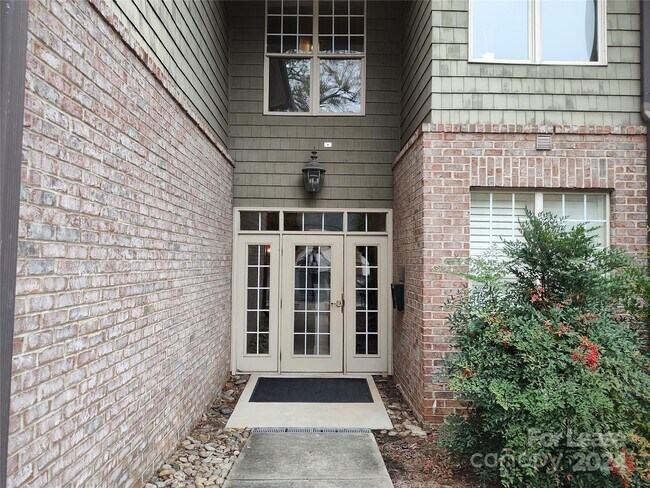 Building Photo - 1129 Park West Dr