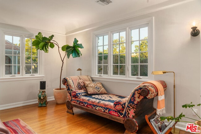 Building Photo - 513 N Mansfield Ave