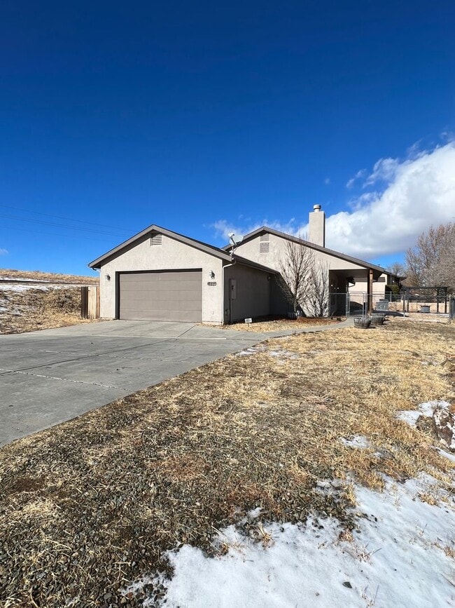 Building Photo - Charming , Single story 3 Bedroom , 2 Bath Home!