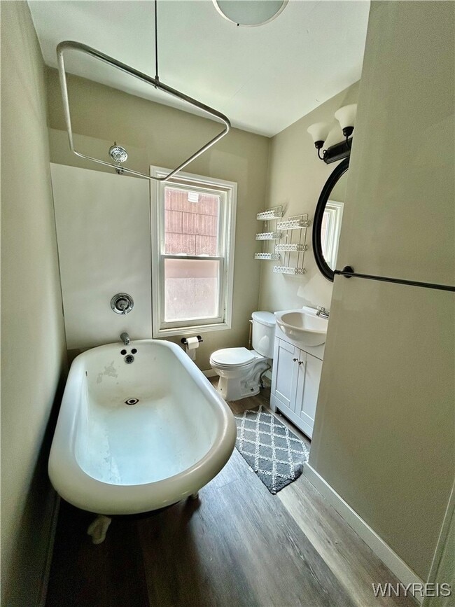 Building Photo - 499 West Ave