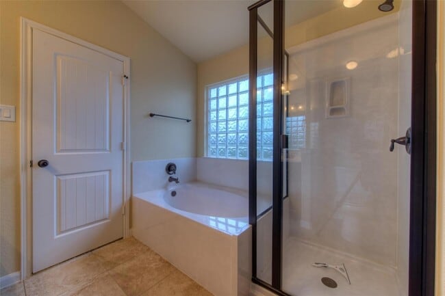 Building Photo - 8608 White Ibis Dr
