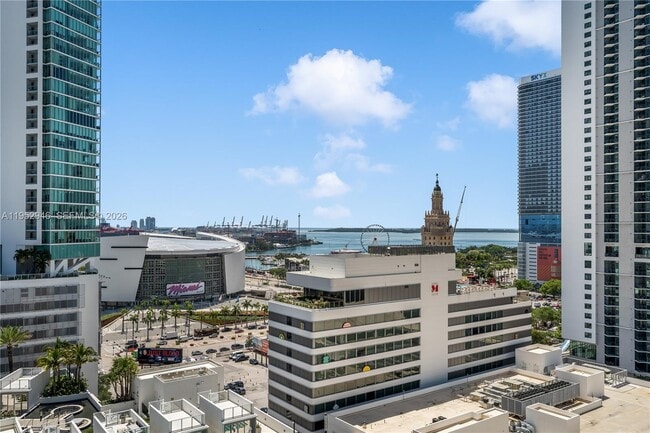 Building Photo - 851 NE 1st Ave