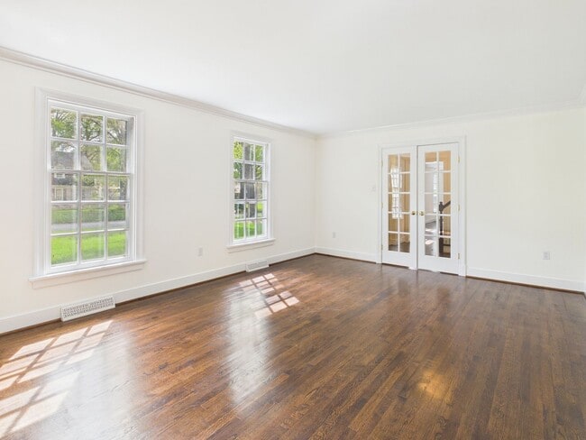 Building Photo - 1602 Harborough Rd