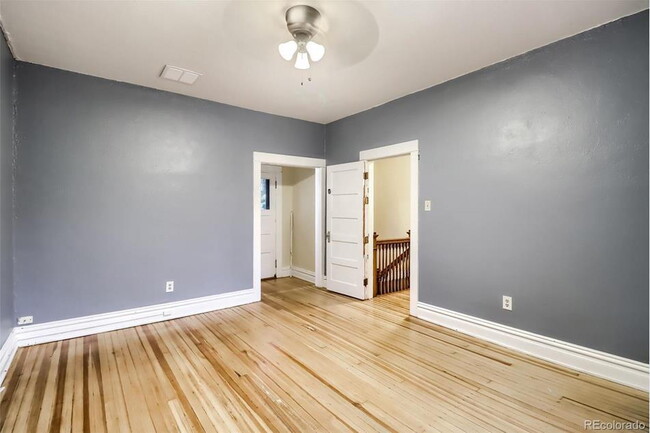 Building Photo - Charming 4 Bed, 2 Bath Town Home in Prime ...