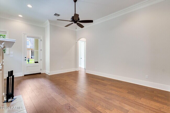 Building Photo - 405 S Montauban Dr