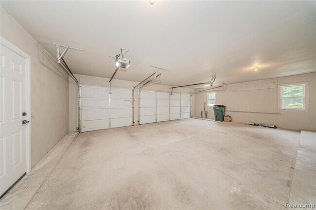 Building Photo - 21993 Riverview Dr