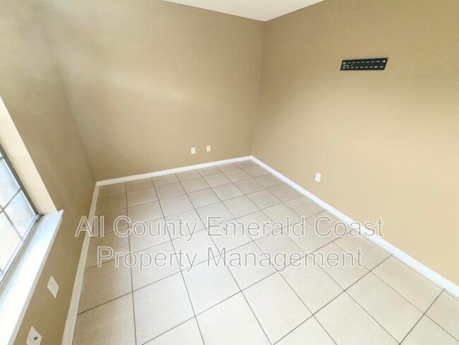 Building Photo - 875 Fairview Dr