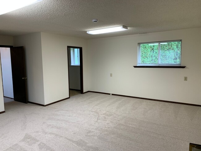 Building Photo - 3 Bedroom 2.5 Bath Lynnwood/Bothell Home N...