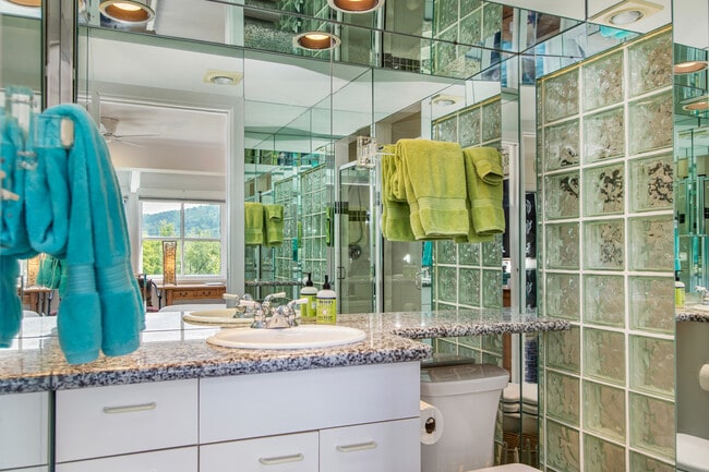 Building Photo - 100 N 8th St