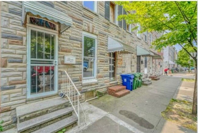 Building Photo - Stunning Newly Renovated 2 Bedroom 1 Bathroom