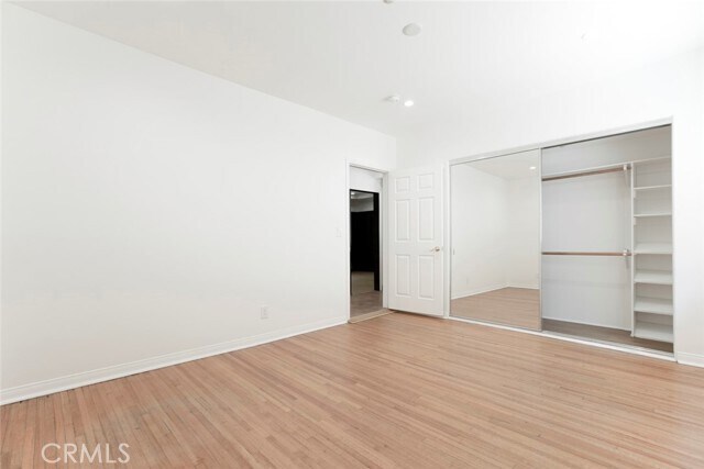 Building Photo - 2644 E Chevy Chase Dr