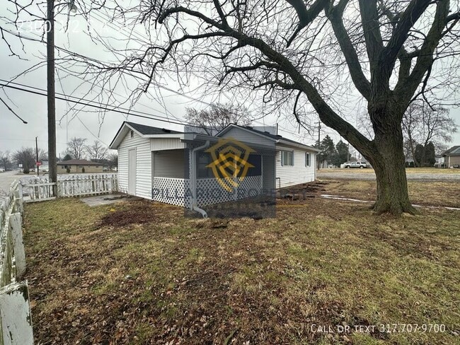 Building Photo - 2300 S A St