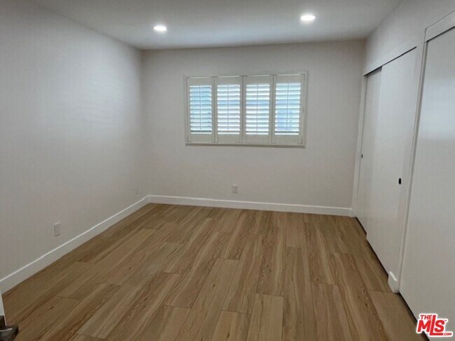 Building Photo - 1738 Palisades Dr