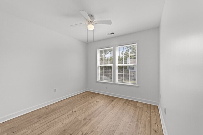 Building Photo - Spacious 3-Bedroom Home with Bonus Room an...
