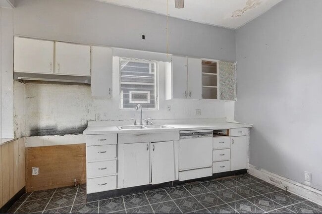 Building Photo - 5111 W 22nd Pl