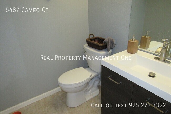 Building Photo - 5487 Cameo Ct