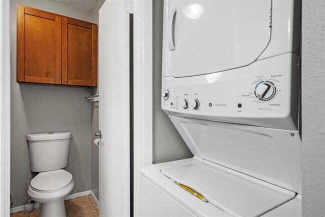 Building Photo - 10555 Turtlewood Ct