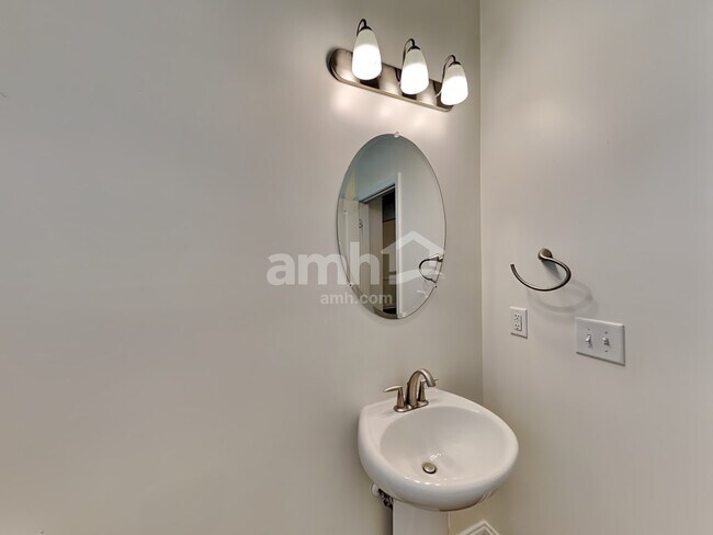 Building Photo - 1327 Weatherbrook Cir