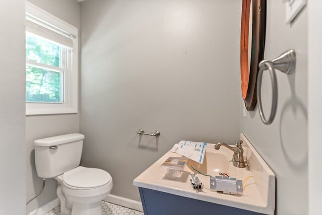 Building Photo - 1405 Bonita Dr NE