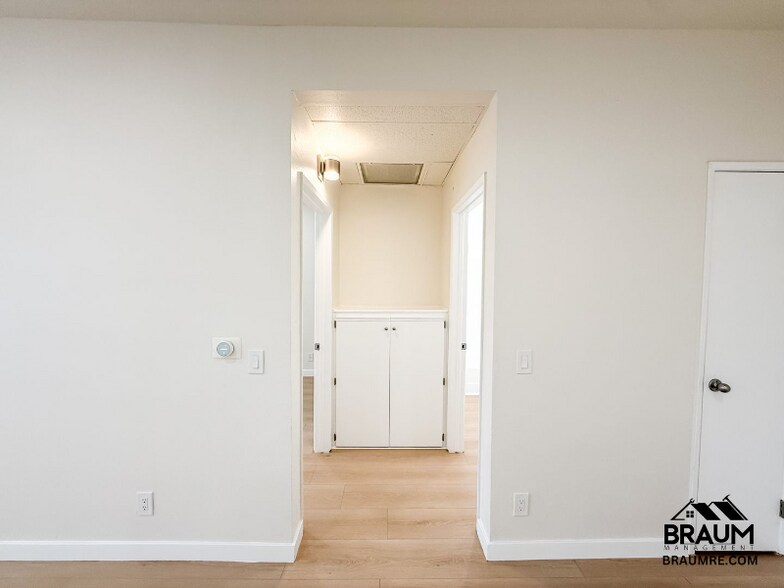 Building Photo - 11459 Collins St