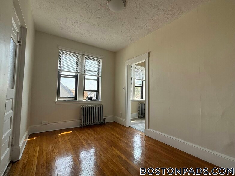 Building Photo - 53 Fellsway W