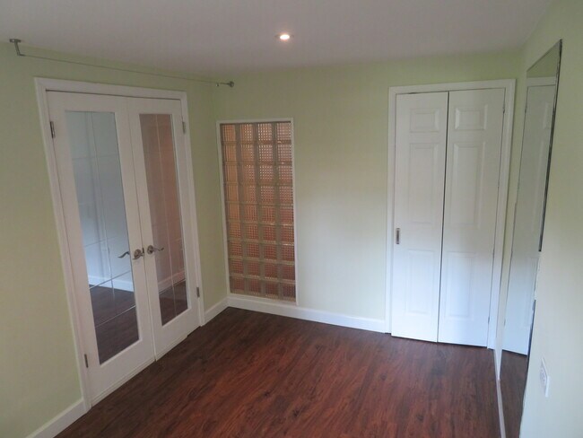 Building Photo - 932 Brantwood Ave