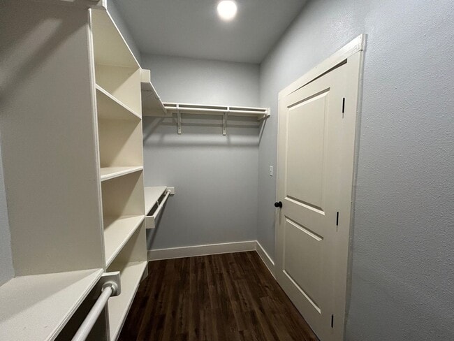 Building Photo - 2BED / 1BATH Condo/Townhome For Lease! Available NOW!