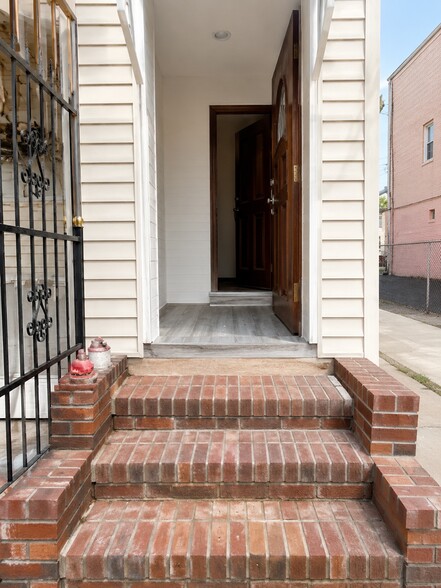 Back Entrance - 140 E Jersey St