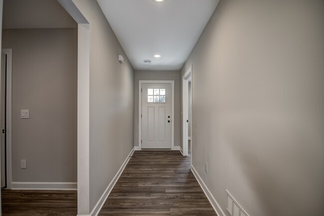 Building Photo - 3 Bedroom Town Home