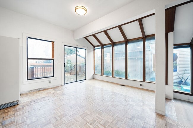 Building Photo - 7414 NE 6th Ave