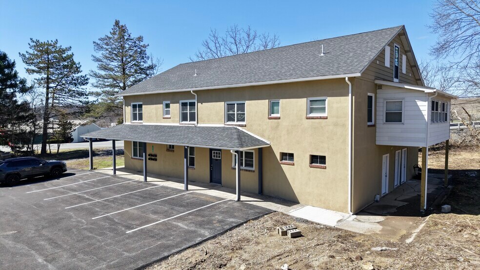 Building Photo - 403 N Walnut St