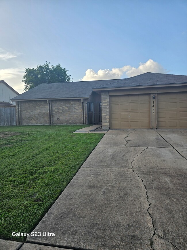 Building Photo - 1322 Fieldstone Dr
