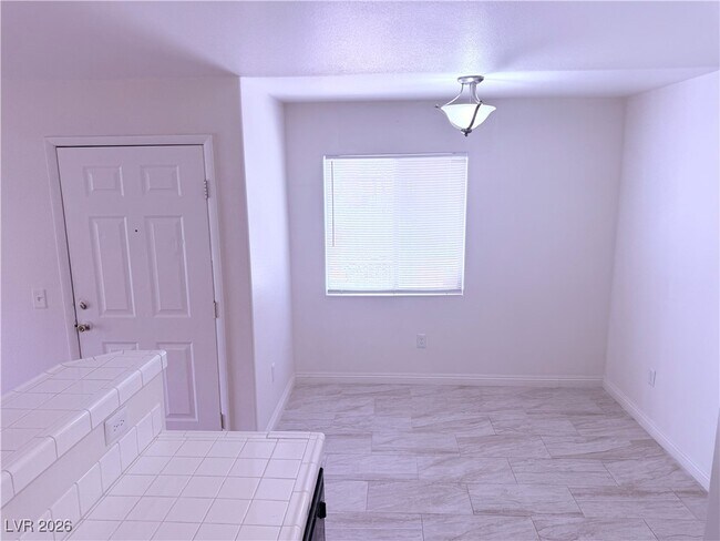 Building Photo - 2110 Los Feliz St