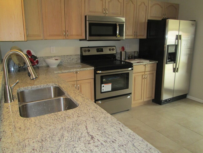 Building Photo - 3 bedroom house near Garden Acres Park