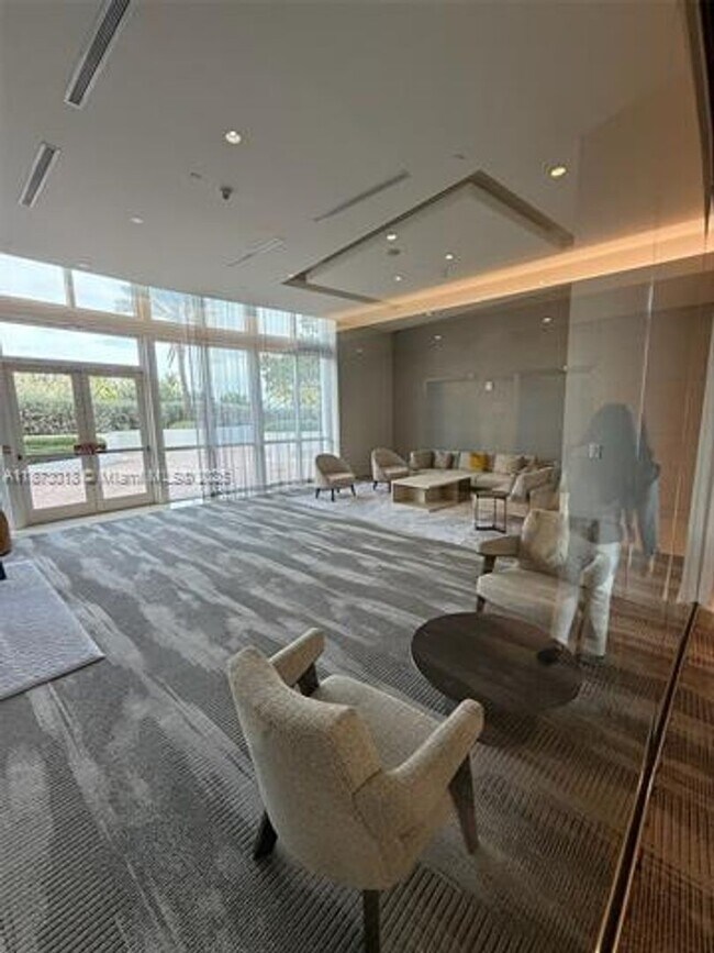 Building Photo - 18201 Collins Ave