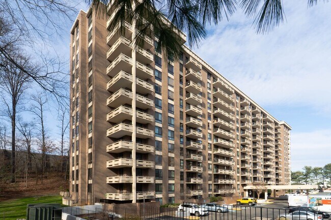 Building Photo - Contemporary 2BR/2BA Corner Condo at The Encore of McLean