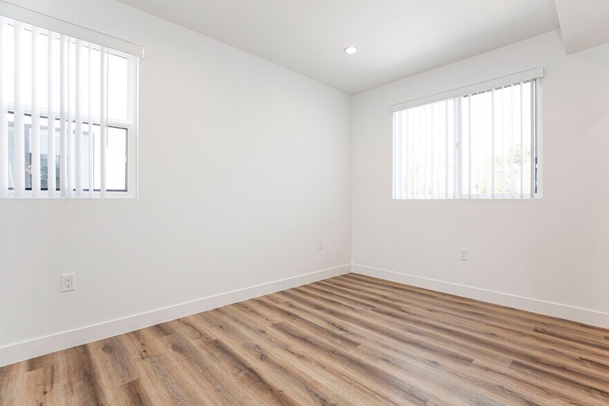 Building Photo - 5914 Tujunga Ave