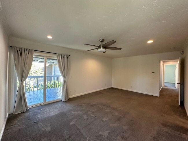 Building Photo - Stunning 4+3 pool home in Agoura Hills -Co...