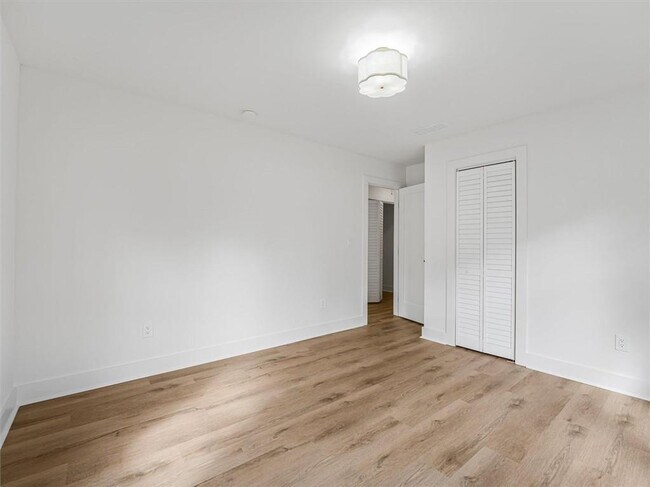 Building Photo - 960 Pine Forest Dr SW