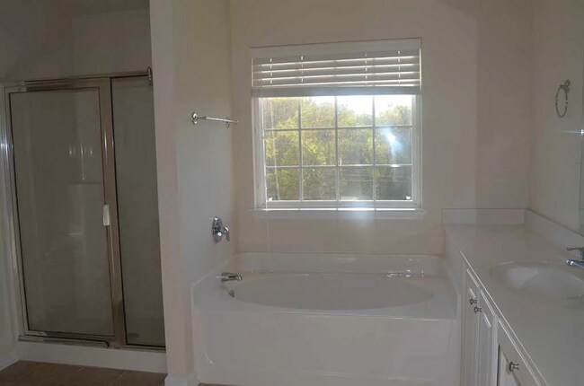 Building Photo - 449 Lazy Creek Ln
