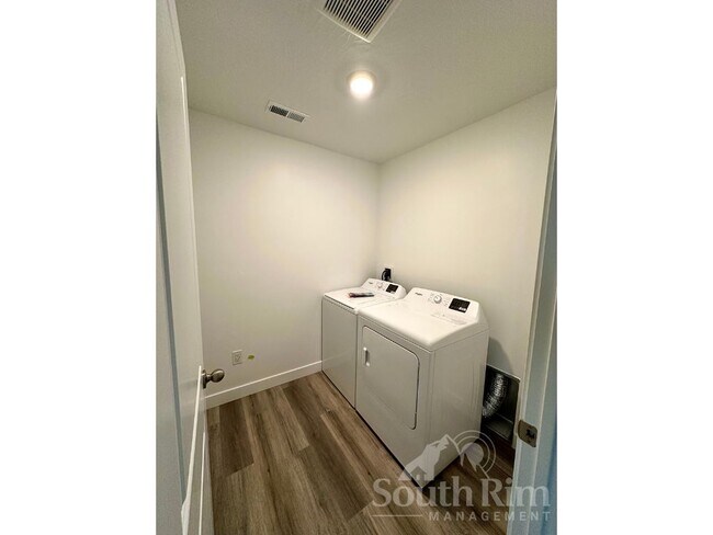 Building Photo - 1477 Fins Rd