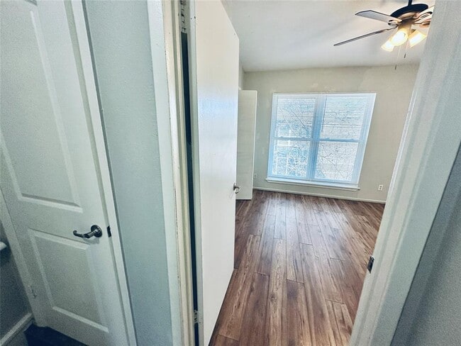 Building Photo - 3822 Southway Dr