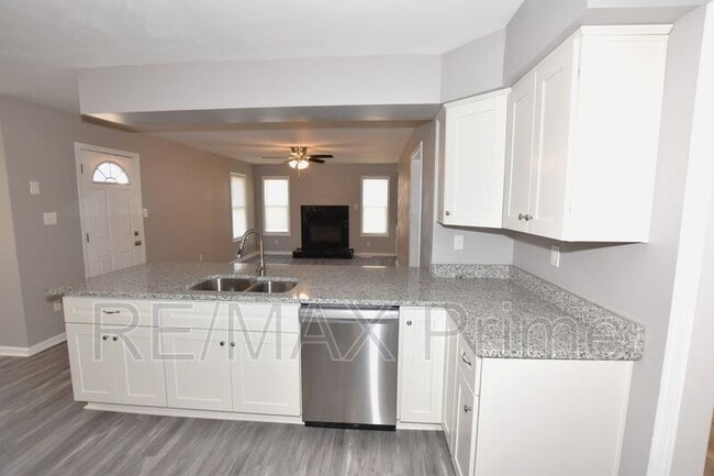 Building Photo - 204 Knell's Ridge Dr