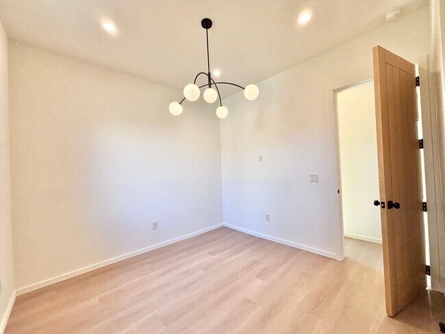 Building Photo - 17852 Saticoy St