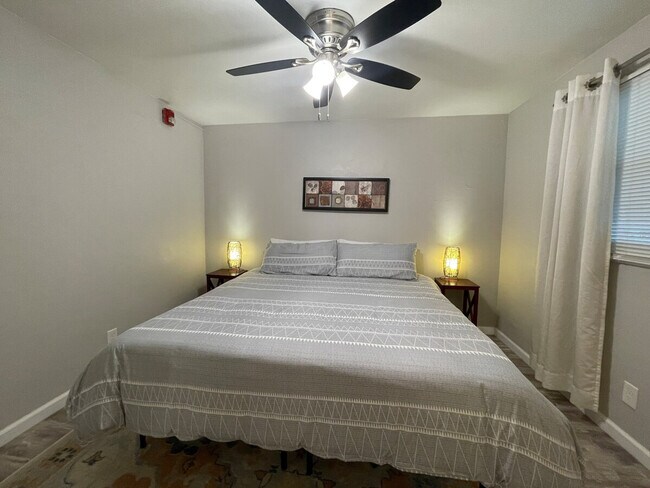 Building Photo - 915 W Weiland Ave