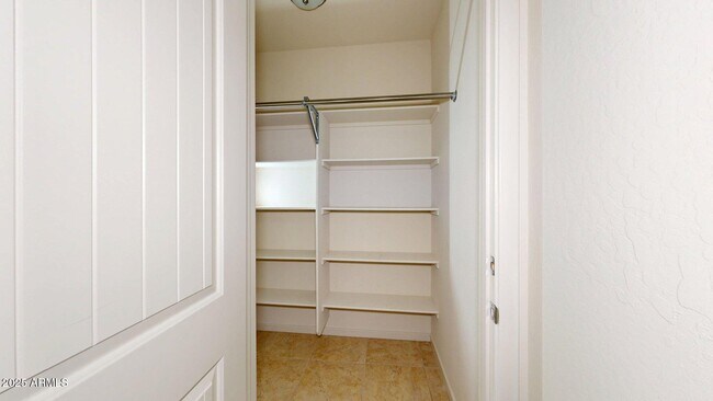 Building Photo - 10260 E White Feather Ln