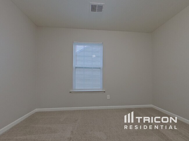 Building Photo - 909 Northern Dancer Ln