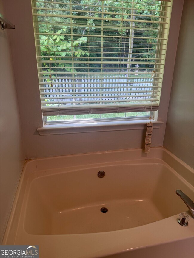 Building Photo - 2361 Cove Lake Way