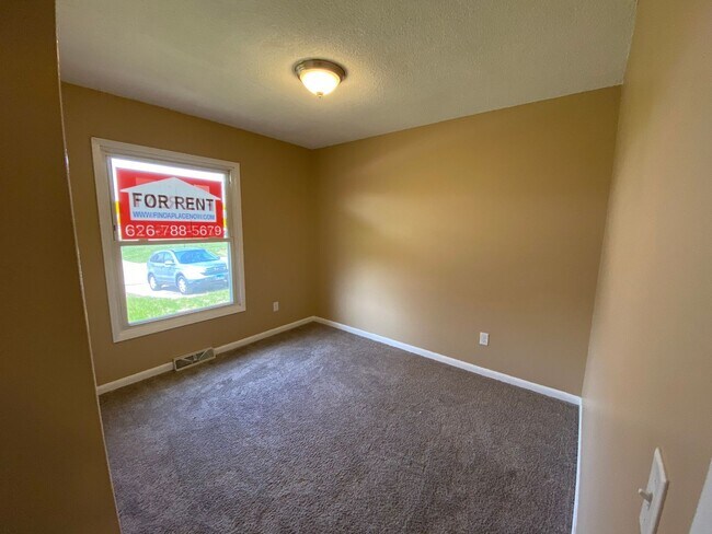 Building Photo - 712 9th St